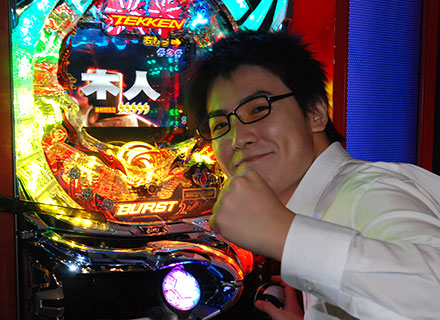 木人との出会いを喜ぶ岡田